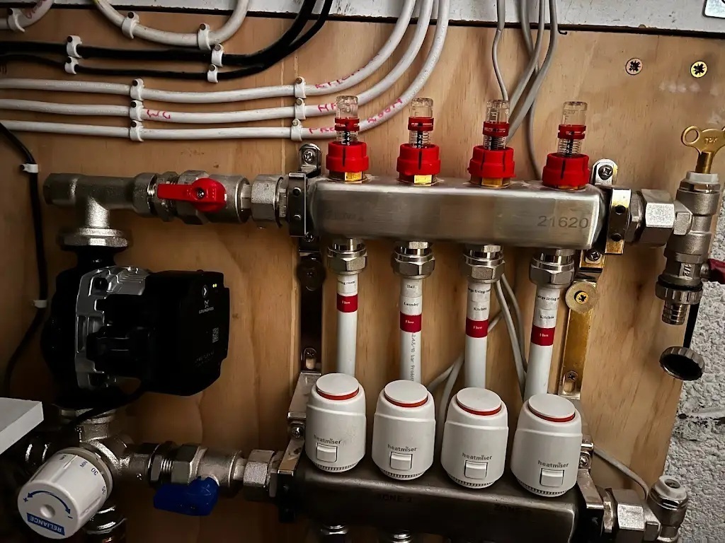 Central heating manifold and underfloor heating controls